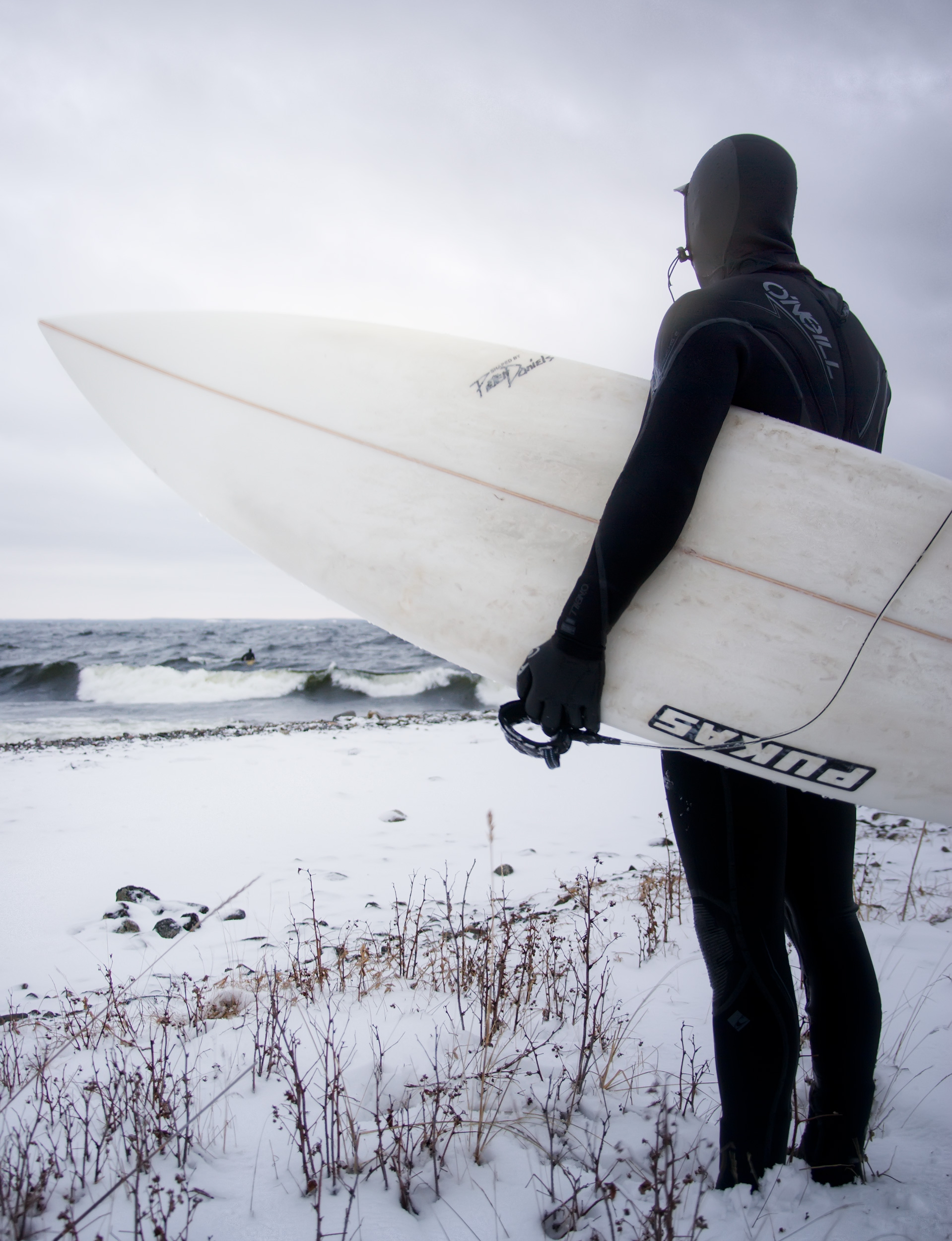 Arktisk surfing med snö på vintern